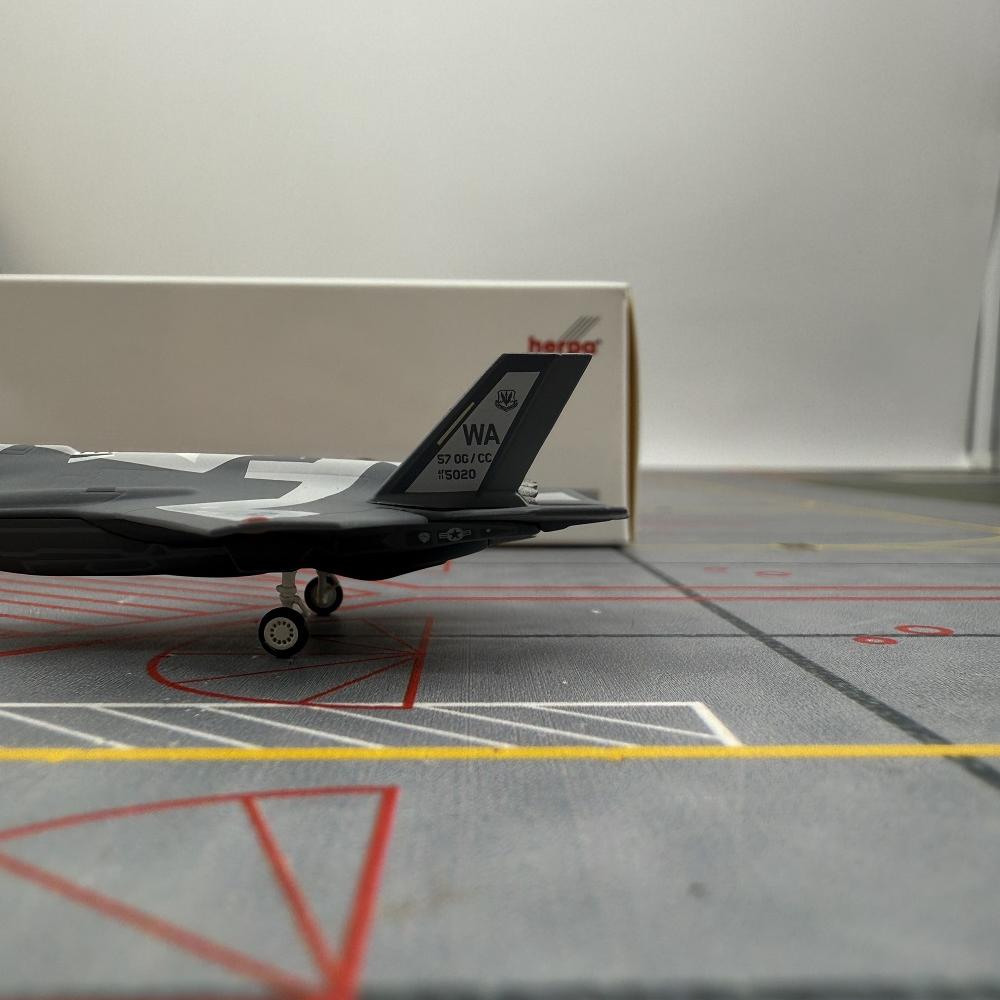 1/200 United States Air Force F-35A 11-5020 572941 - image 3