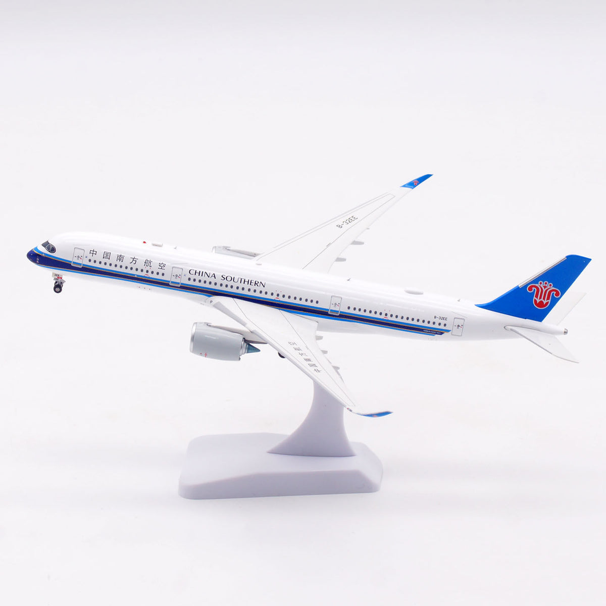 1/400 China Southern Airlines A350-900 B-32EE AV4366 - image 3