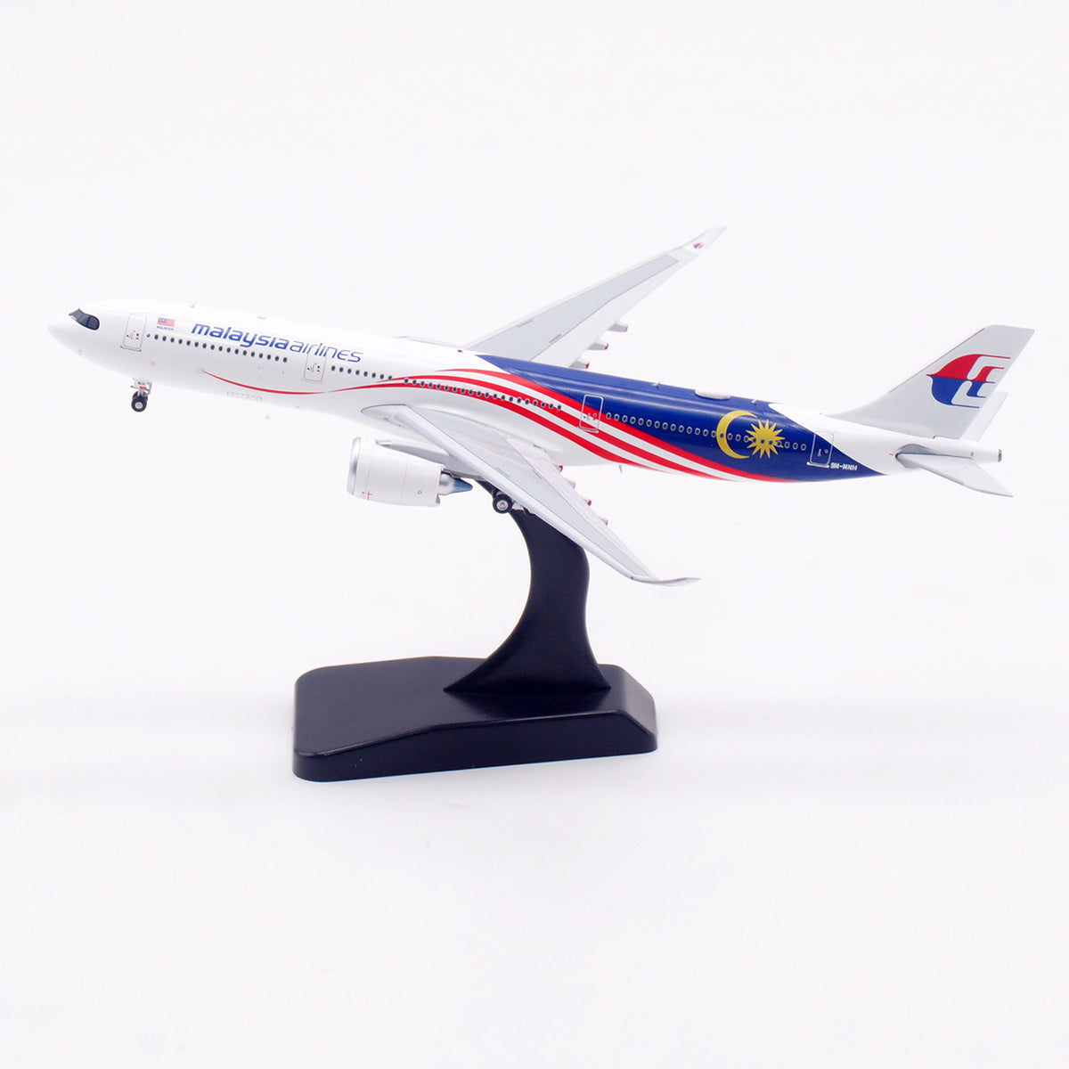 1/400 Malaysia Airlines A330-900NEO 9M-MNH AV4406 - image 3