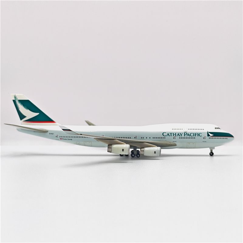 1/400 Cathay Pacific B747-400 B-HUI