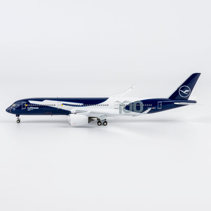 1/400 Lufthansa Airbus A350-900 D-AIXL "Years Anniversary; Luxurious packaging" NG39130 - cover