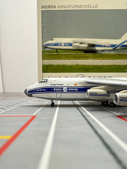 1/400 Volga-Dnepr AN-124 RA-82074 561419 - image 4