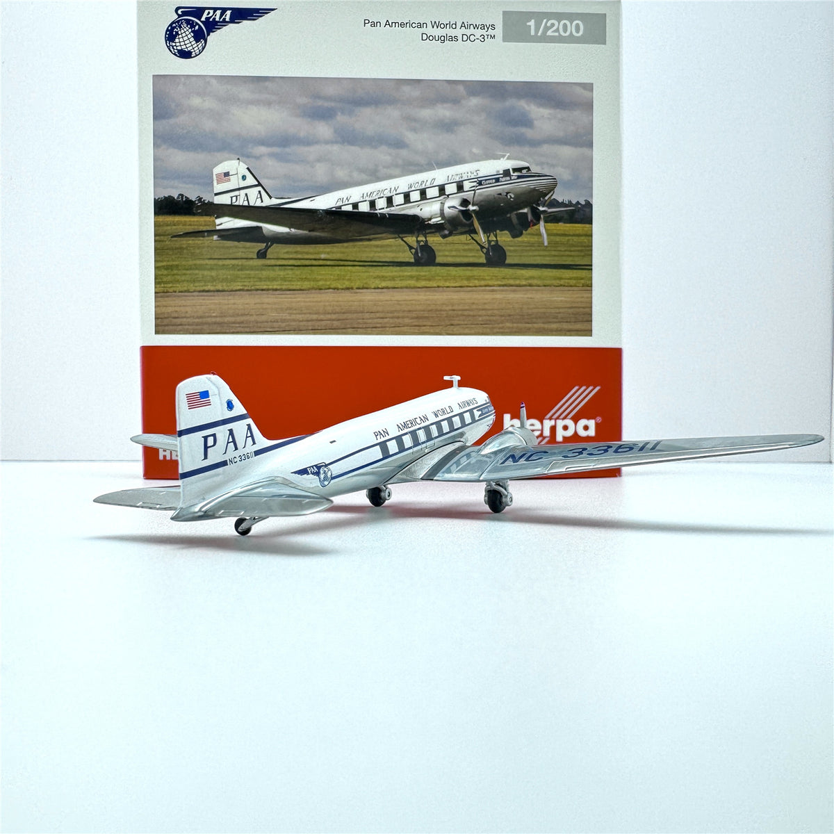1/200 Swissair DC-3 HB-IRO 570558 - image 4