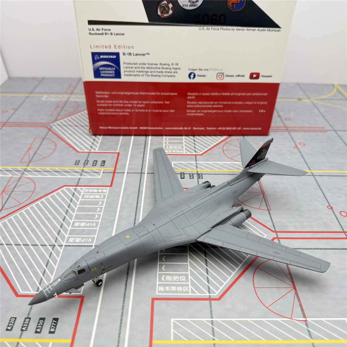1/200 United States Air Force B-1B 572903 - image 4