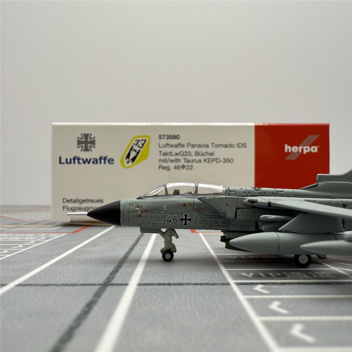 1/200 Luftwaffe Tornado 46+22 573580 - image 4