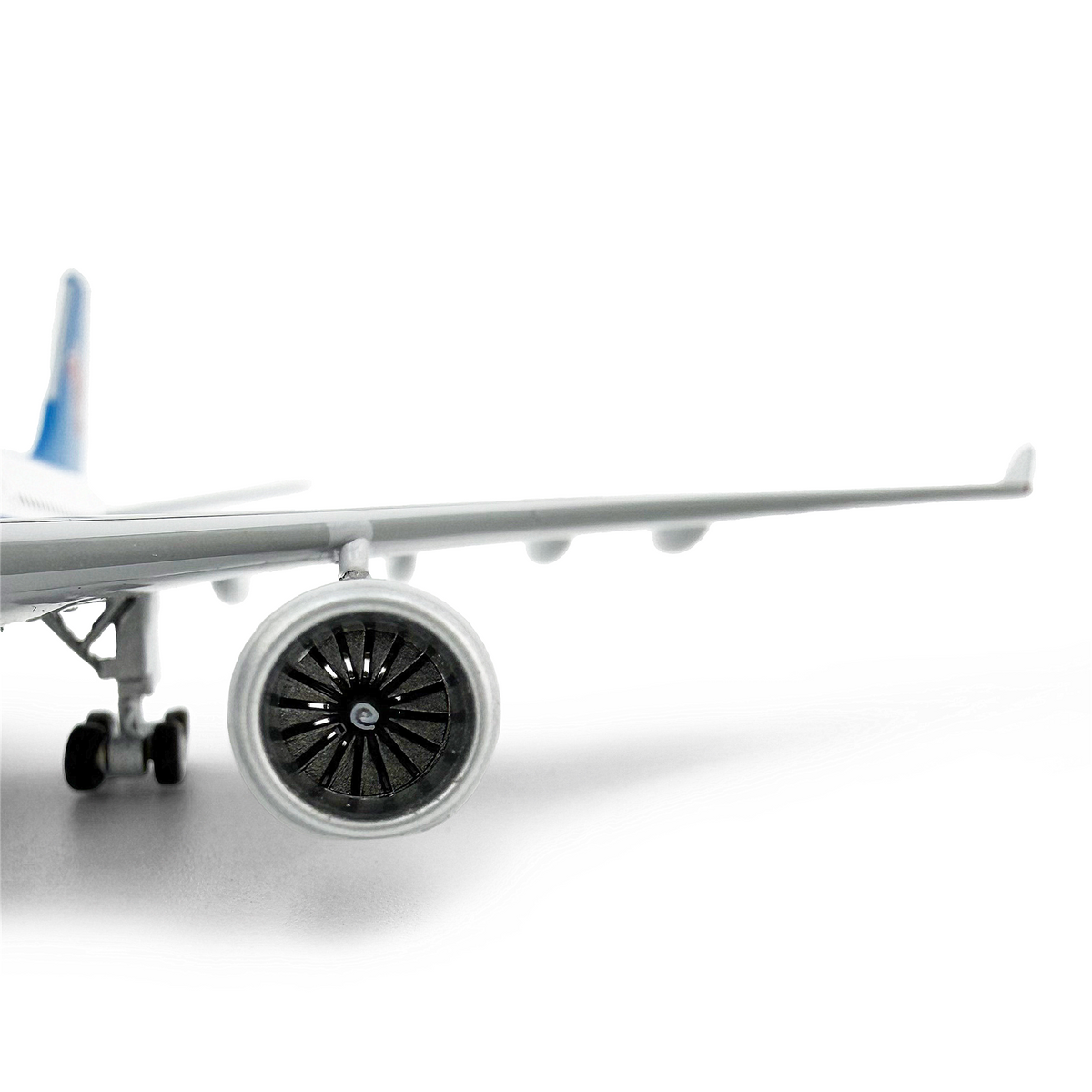 1/400 China Southern Airlines A330-300 B-1063 AV4340 - image 4
