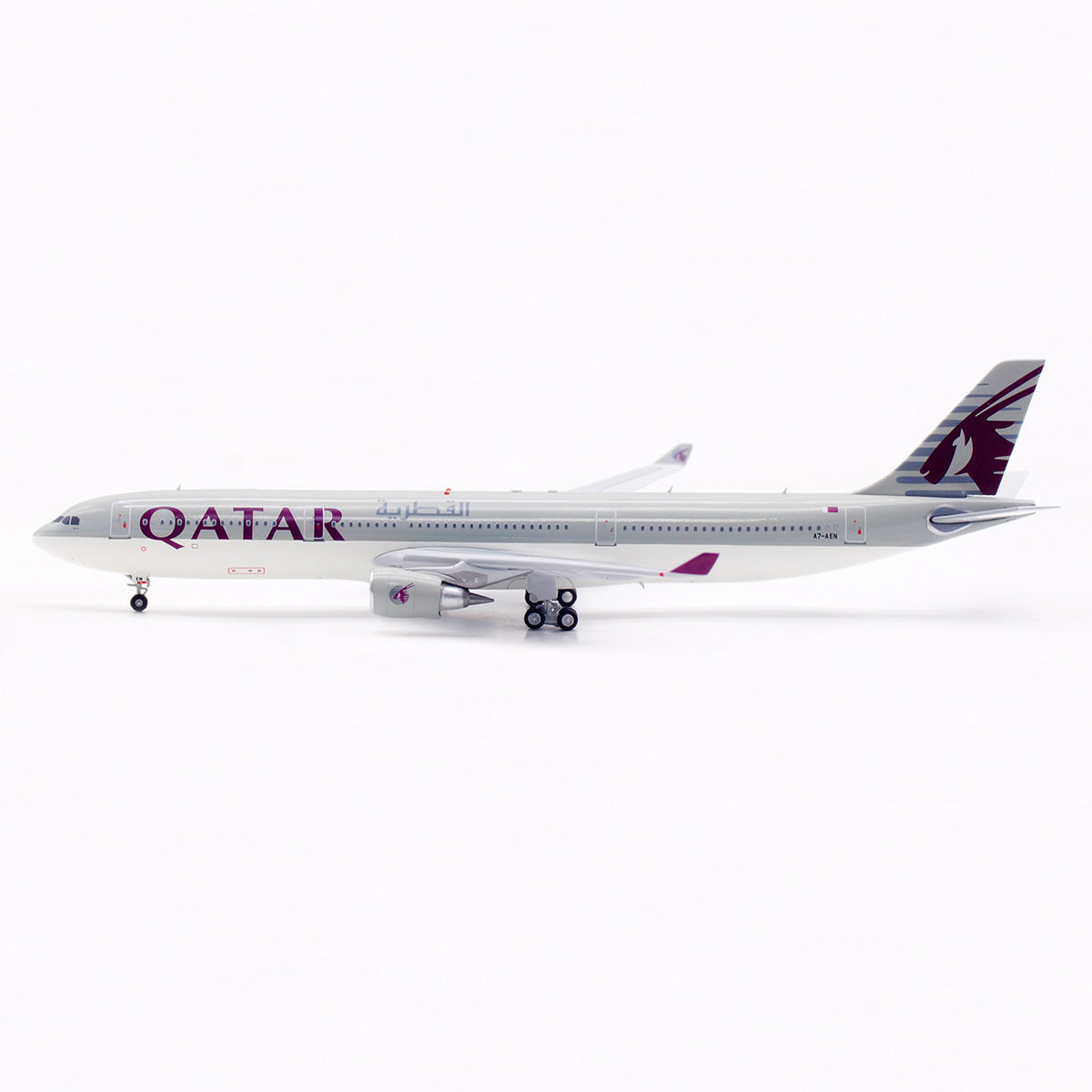 1/400 Qatar A330-300 A7-AEN AV4355 - image 4