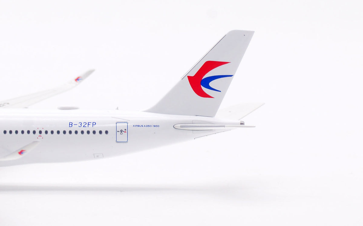 1/400 China Eastern Airlines A350-900 B-32FP AV4367 - image 4