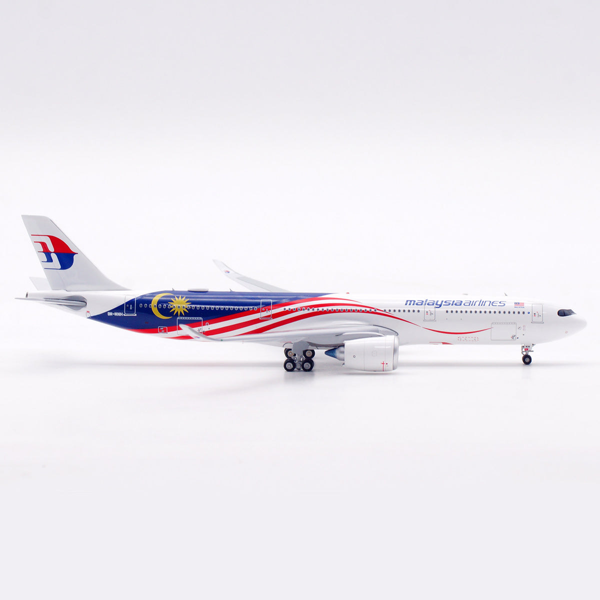 1/400 Malaysia Airlines A330-900NEO 9M-MNH AV4406 - image 4