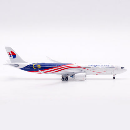 1/400 Malaysia Airlines A330-900NEO 9M-MNH AV4406 - image 4