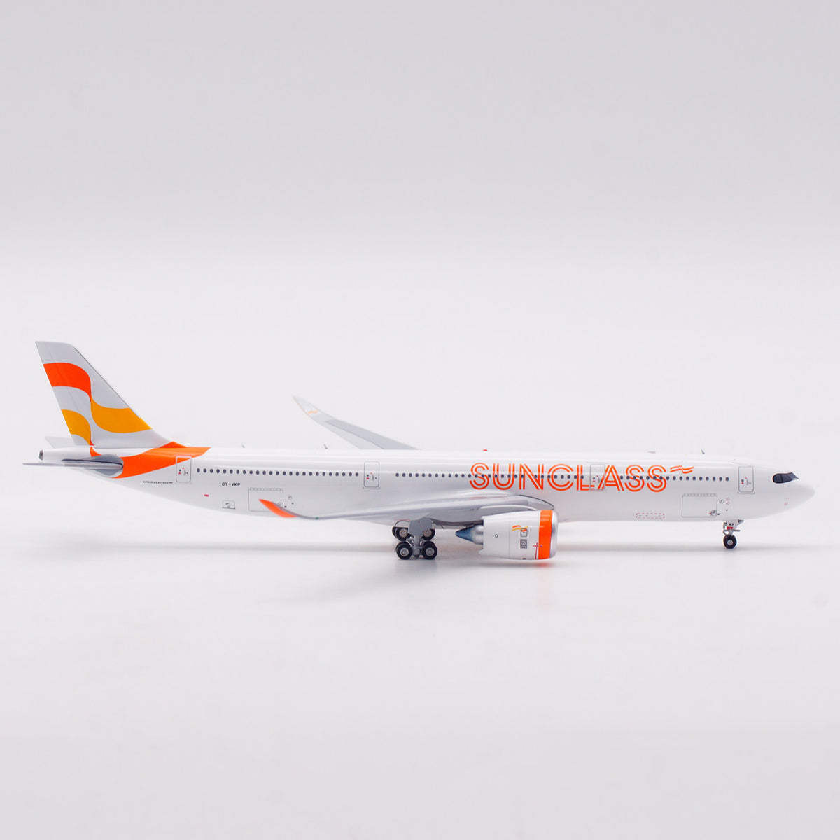 1/400 Sunclass Airlines A330-900NEO OY-VKP AV4415 - image 4