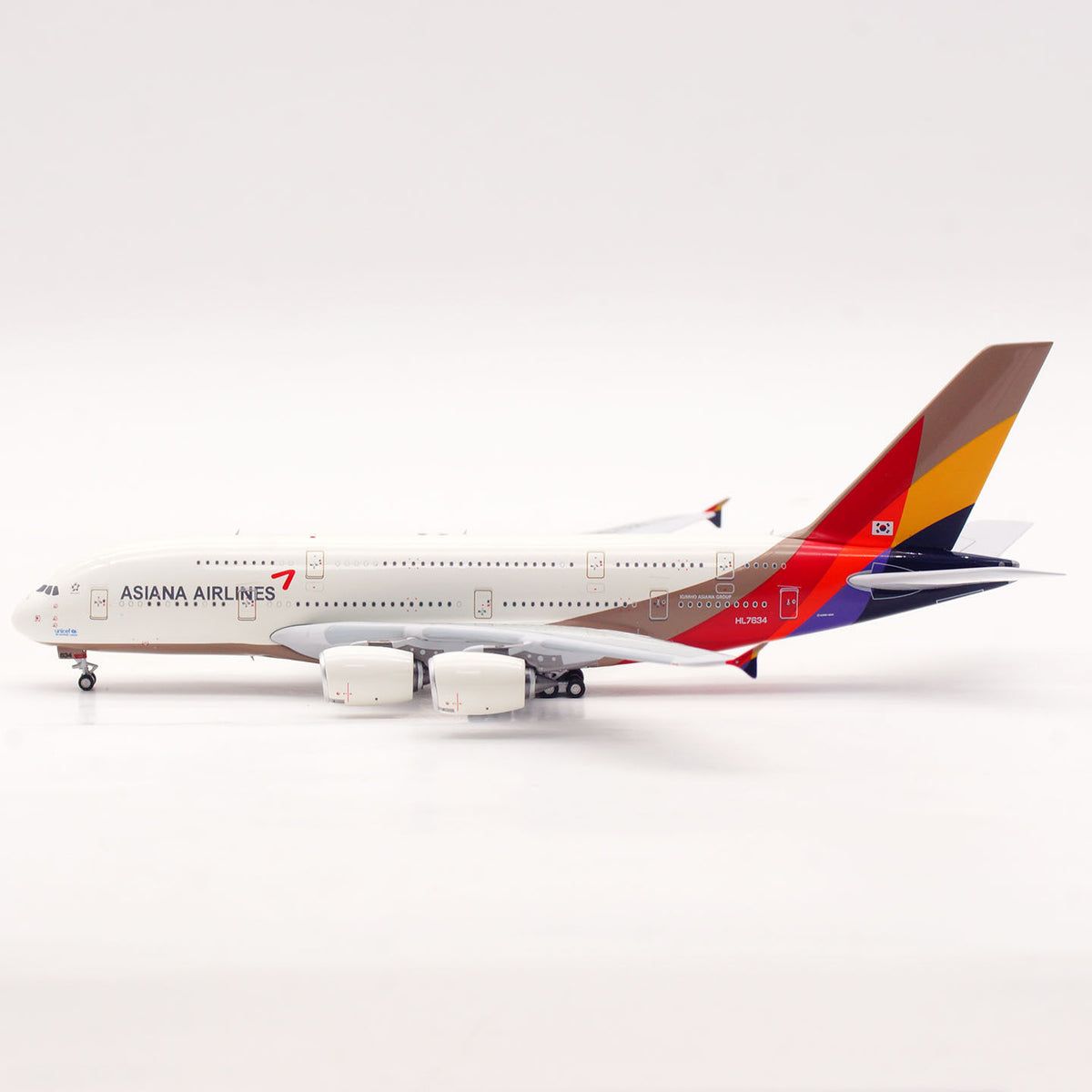 1/400 Asiana Airlines A380 HL7634 AV4428 - image 4