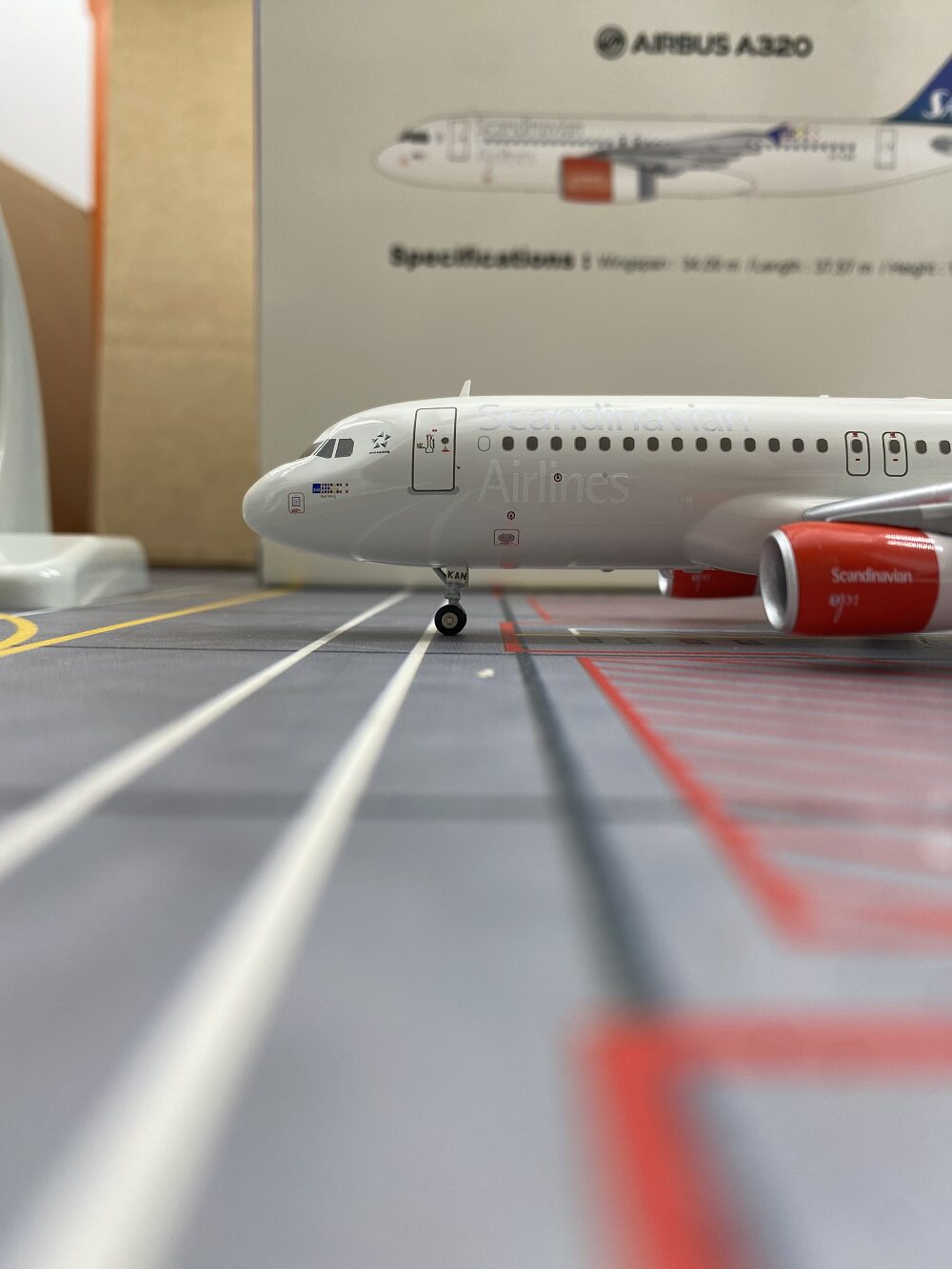 1/200 SAS Scandinavian Airlines A320 OY-KAN HG30022 - image 4