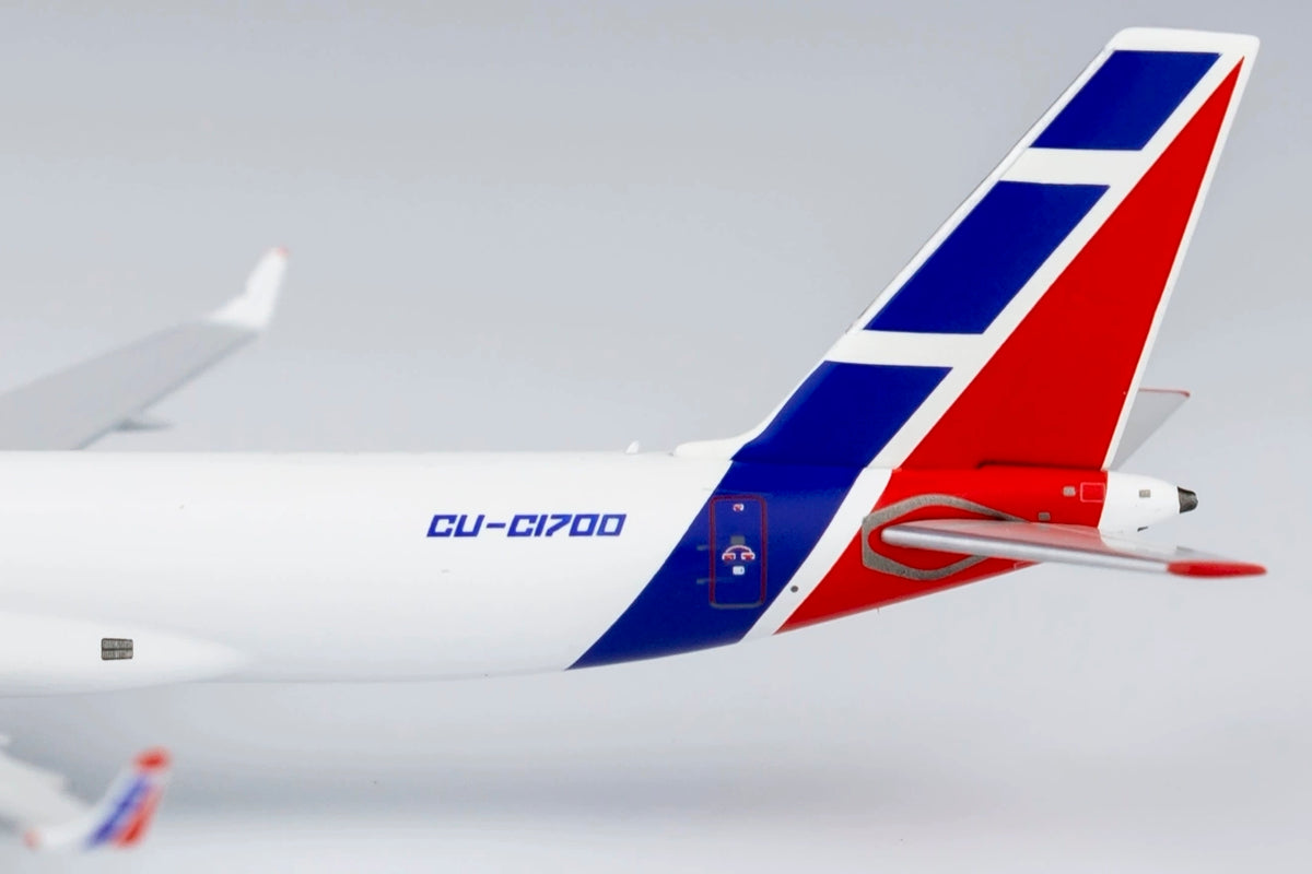 1/400 Cubana Tu-204-120SE CU-C1700 "Freighter" NG40007