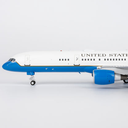 1/200 United States Air Force C-32A (757-200) 19-0018 NG42042