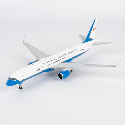 1/200 United States Air Force C-32A (757-200) 19-0018 NG42042