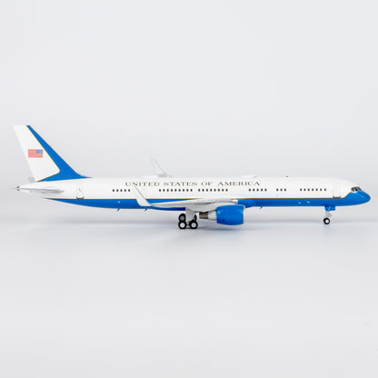 1/200 United States Air Force C-32A (757-200) 19-0018 NG42042