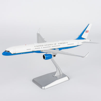 1/200 United States Air Force C-32A (757-200) 19-0018 NG42042