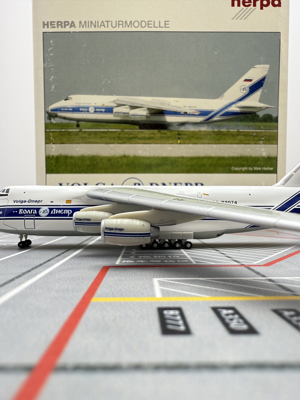 1/400 Volga-Dnepr AN-124 RA-82074 561419 - image 5