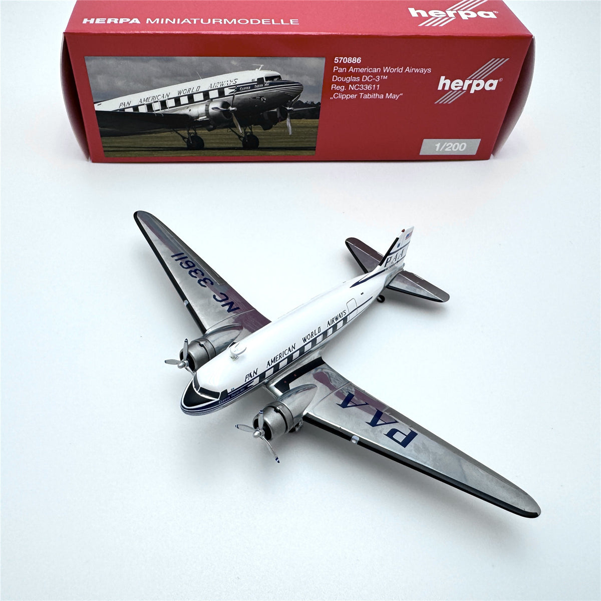 1/200 Swissair DC-3 HB-IRO 570558 - image 5