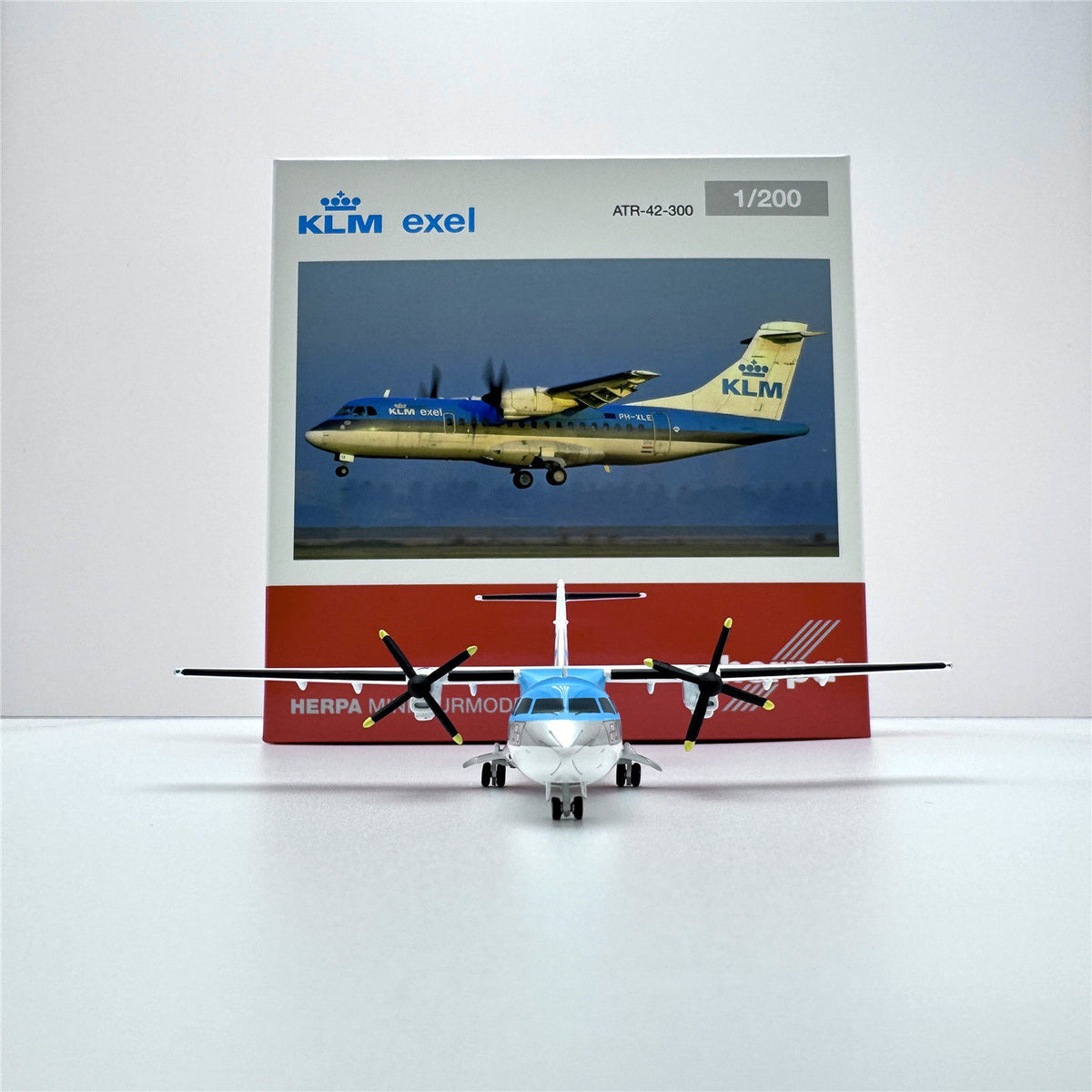 1/200 KLM ATR-42 PH-XLE 571654 - image 5