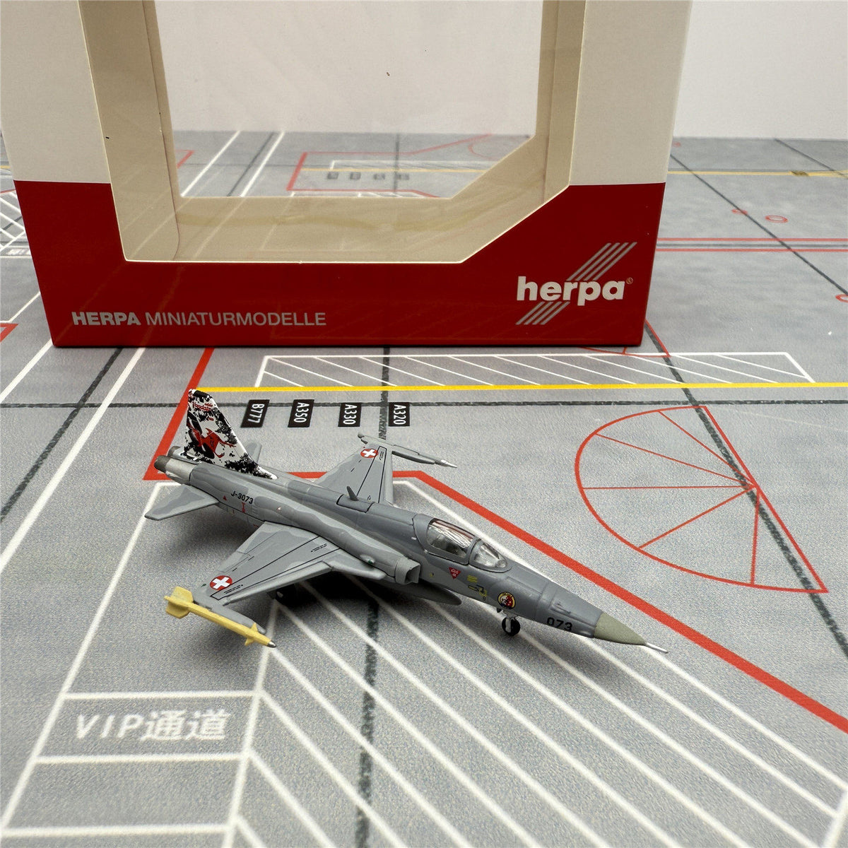1/200 Swiss Air Force F-5E J-3033 572521 - image 5