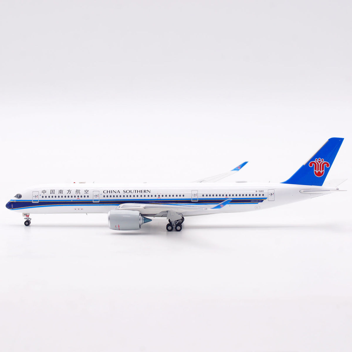 1/400 China Southern Airlines A350-900 B-32EE AV4366 - image 5