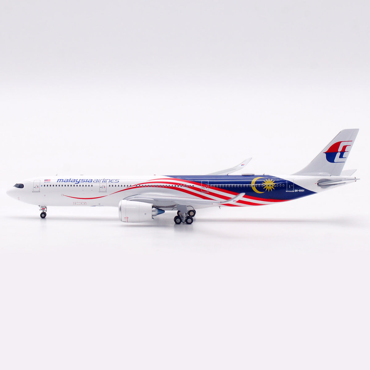 1/400 Malaysia Airlines A330-900NEO 9M-MNH AV4406 - image 5