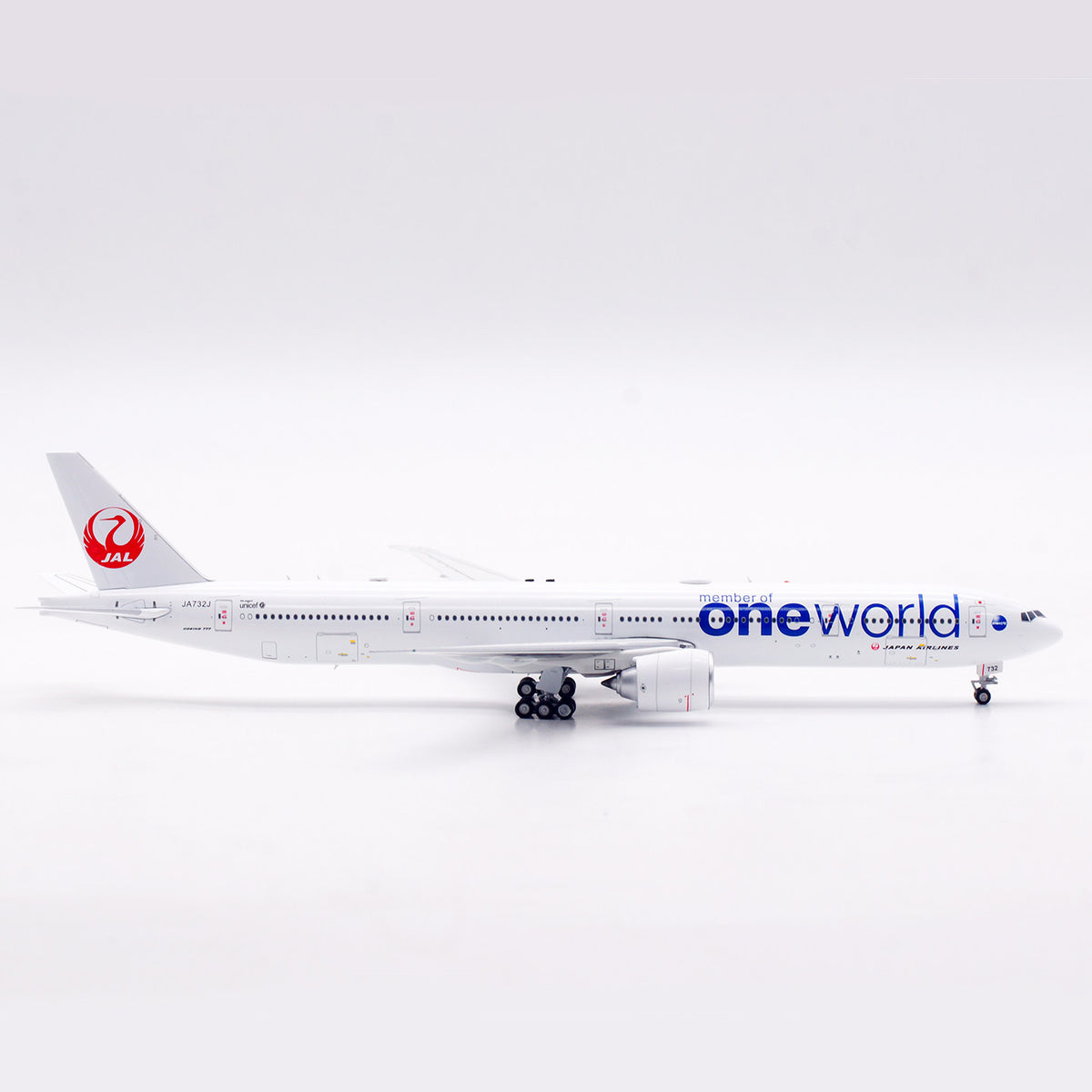 1/400 Japan Airlines B777-300ER JA732J AV4410 - image 5
