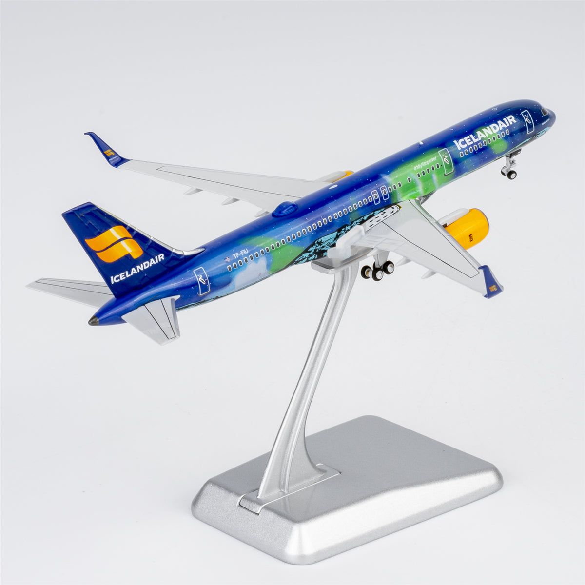 1/400 Icelandair Boeing 757-200 TF-FIU "Luxurious Packaging Restock expected December." NG53211