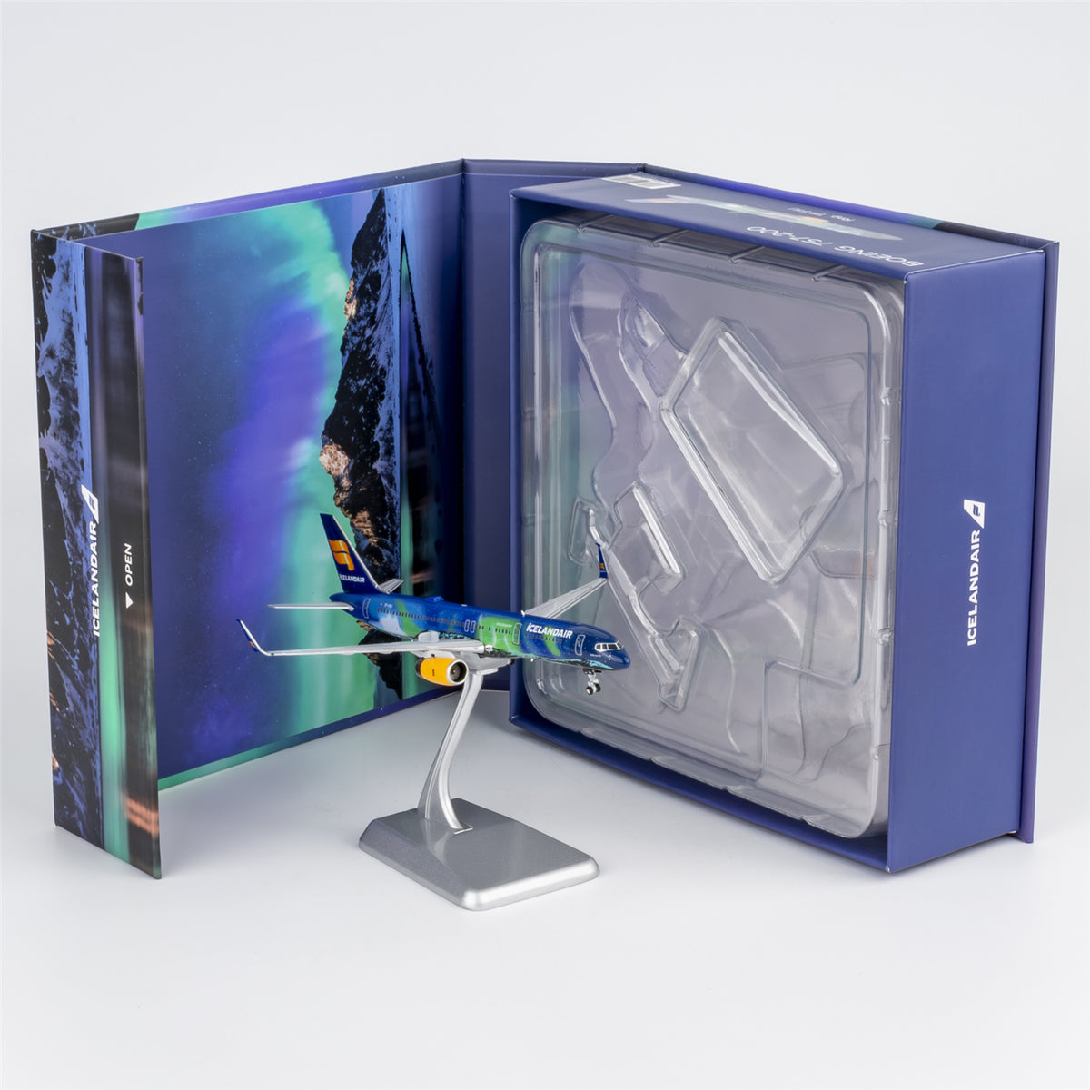 1/400 Icelandair Boeing 757-200 TF-FIU "Luxurious Packaging Restock expected December." NG53211