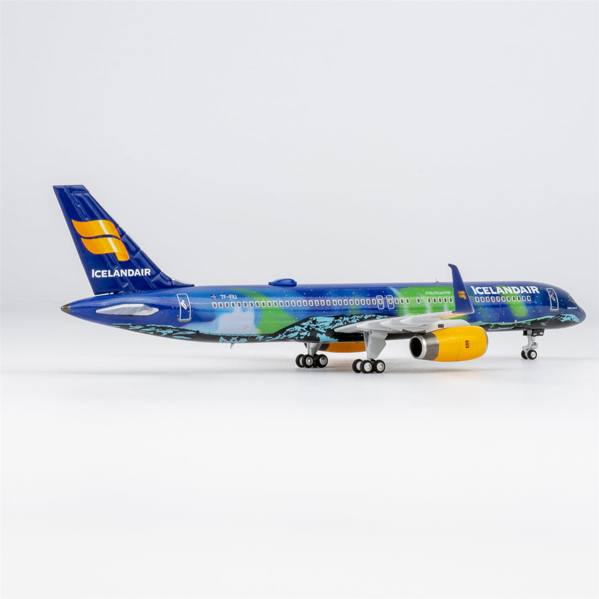 1/400 Icelandair Boeing 757-200 TF-FIU "Luxurious Packaging Restock expected December." NG53211
