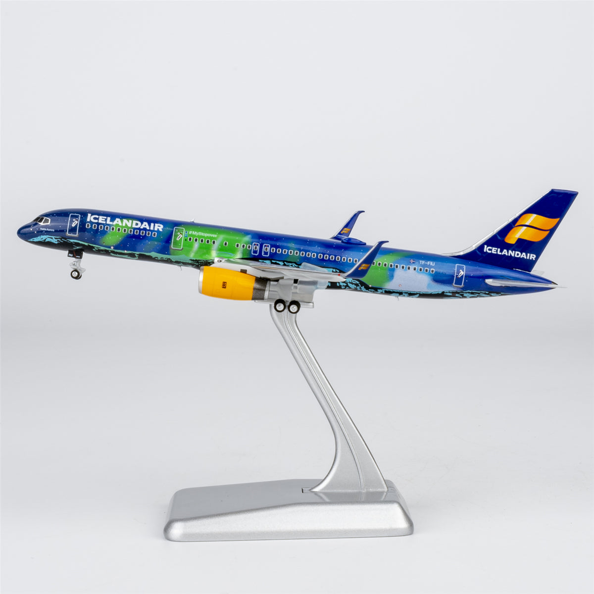 1/400 Icelandair Boeing 757-200 TF-FIU "Luxurious Packaging Restock expected December." NG53211