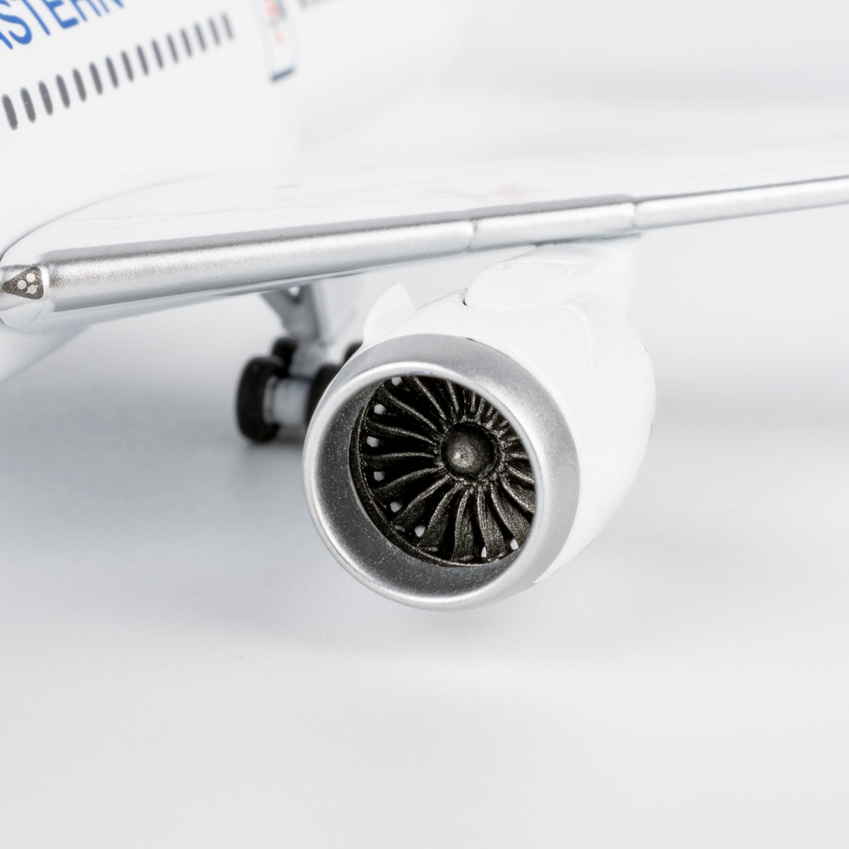 1/400 China Eastern Airlines Boeing 787-9 B-208P NG55139