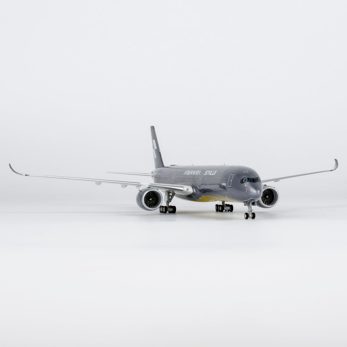 1/400 Starlux Airlines Airbus A350-1000 B-58553 "Airsorayama Silver; Luxurious packaging" NG57045