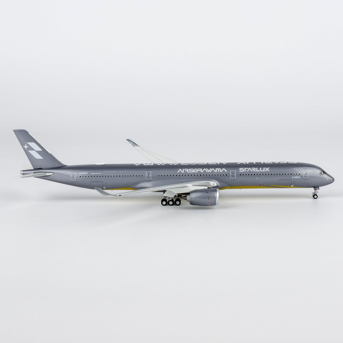 (Pre-sale) 1/400 Starlux Airlines A350-1000 "Airsorayama Silver" B-58553 YY350K03FD