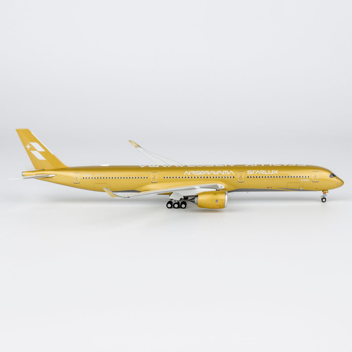 (Pre-sale) 1/400 Starlux Airlines A350-1000 "Airsorayama Golden" B-58554 YY350K04