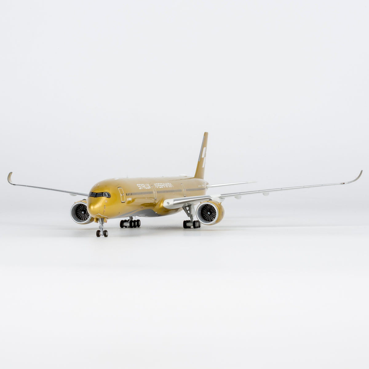 (Pre-sale) 1/400 Starlux Airlines A350-1000 "Airsorayama Golden" B-58554 YY350K04