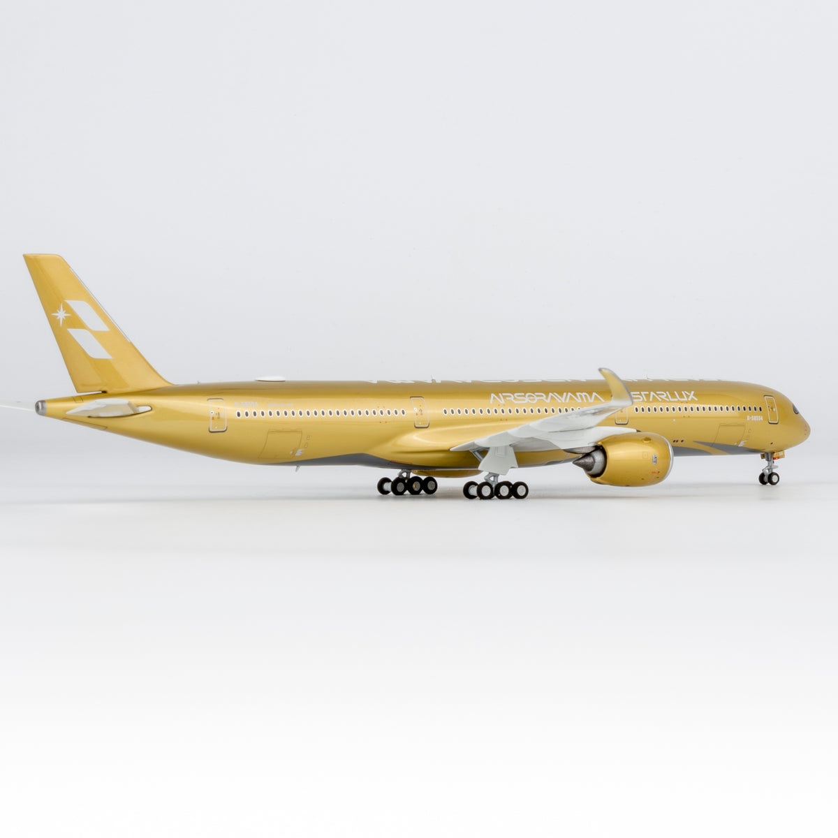(Pre-sale) 1/400 Starlux Airlines A350-1000 "Airsorayama Golden" B-58554 YY350K04