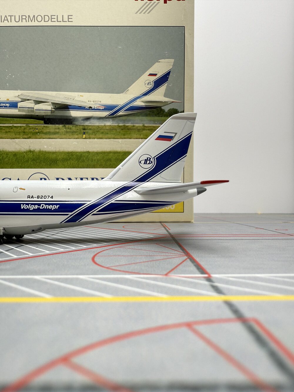 1/400 Volga-Dnepr AN-124 RA-82074 561419 - image 6