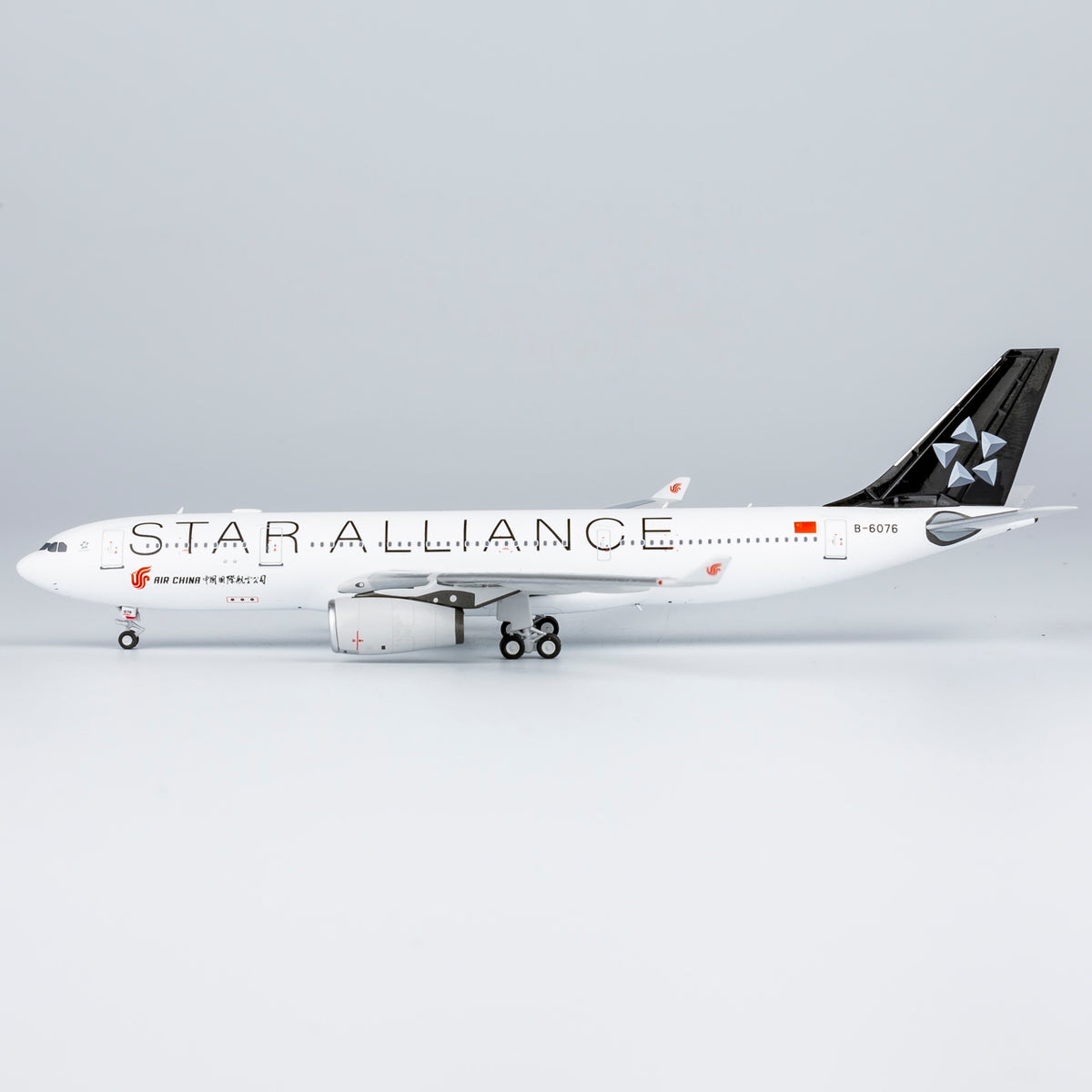 1/400 Air China Airbus A330-200 B-6076 "Star Alliance" NG61083