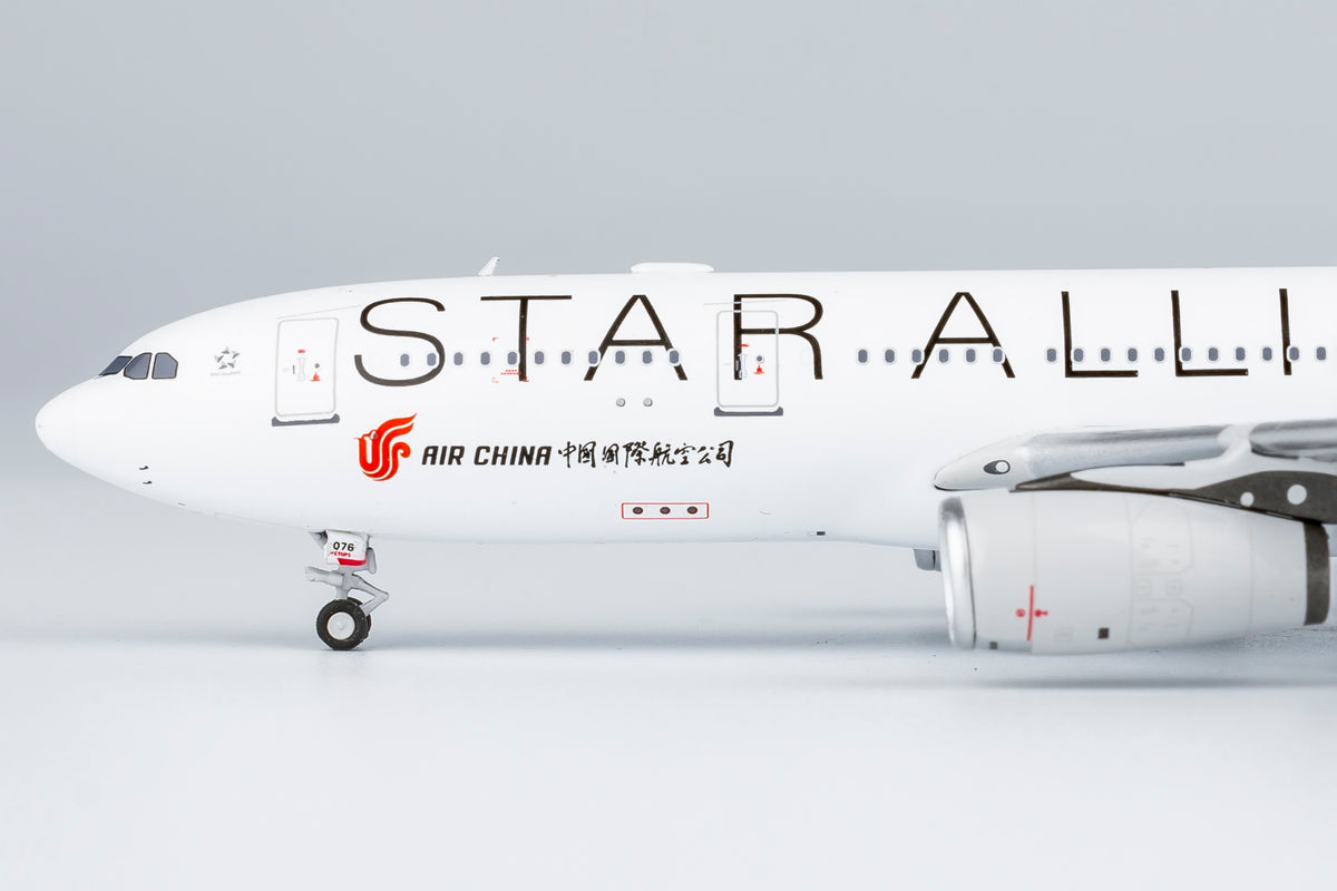 1/400 Air China Airbus A330-200 B-6076 "Star Alliance" NG61083