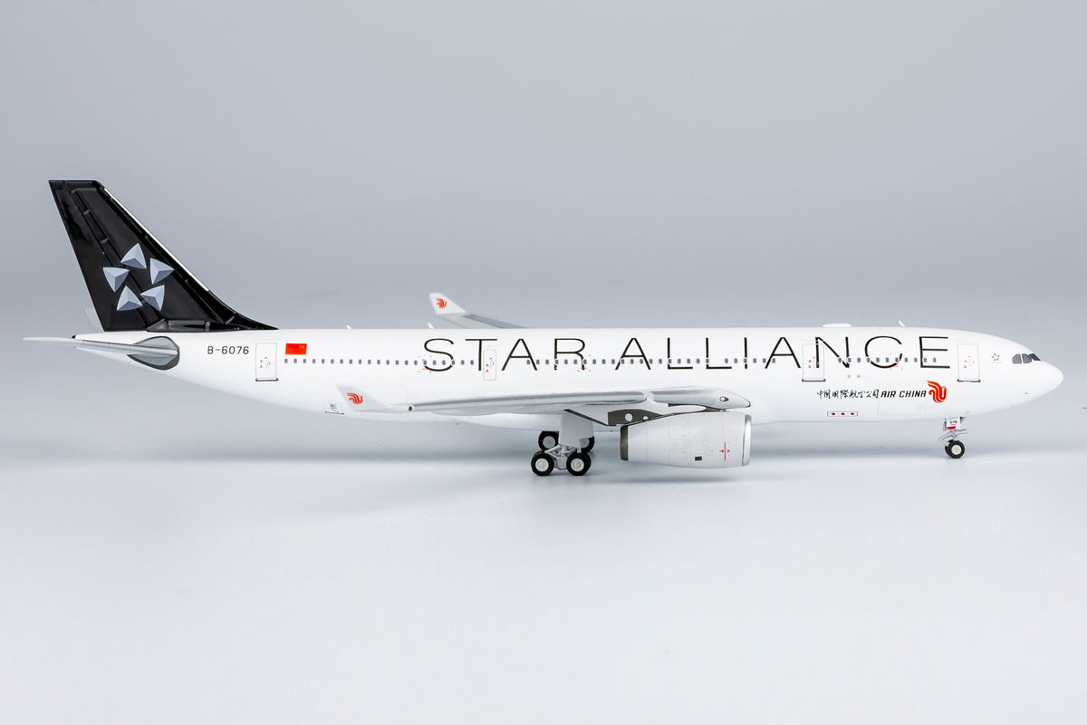 1/400 Air China Airbus A330-200 B-6076 "Star Alliance" NG61083