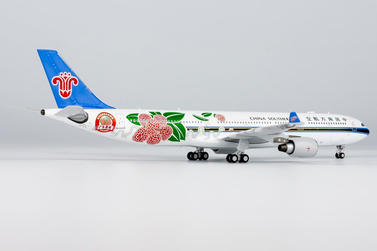 1/400 China Southern Airlines Airbus A330-300 B-8870 "ULTIMATE COLLECTION LUXURY PACKAGE" NG62067