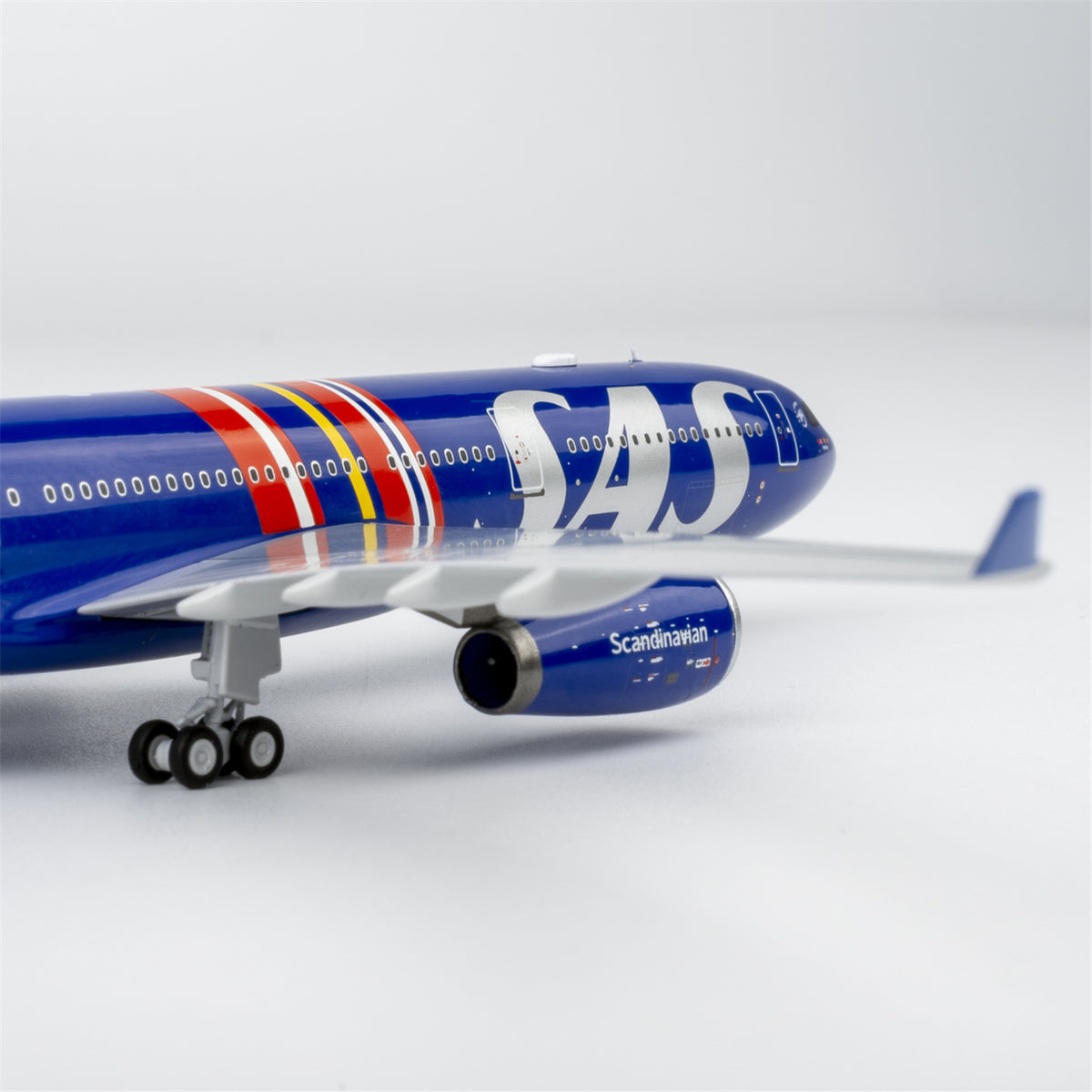 1/400 SAS Scandinavian Airlines Airbus A330-300 LN-RKR "Celebrating 80 Years" NG62088