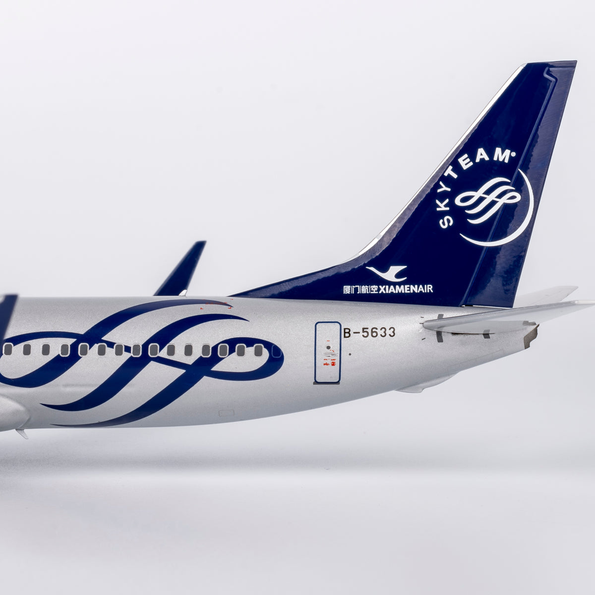 1/200 Xiamen Air Boeing 737-800 B-5633 NG64111