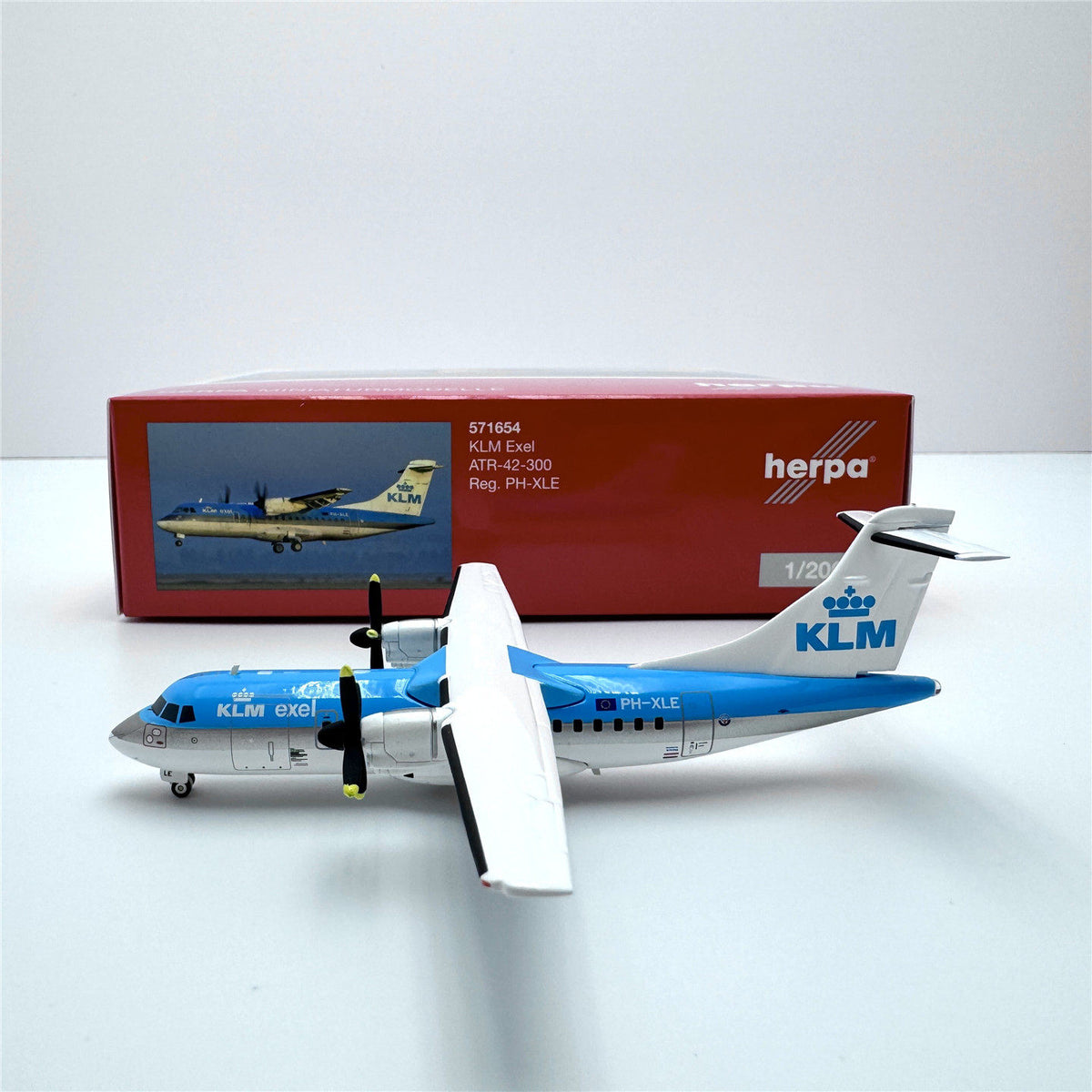 1/200 KLM ATR-42 PH-XLE 571654 - image 7