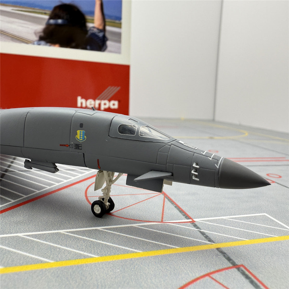 1/200 United States Air Force B-1B 572903 - image 7