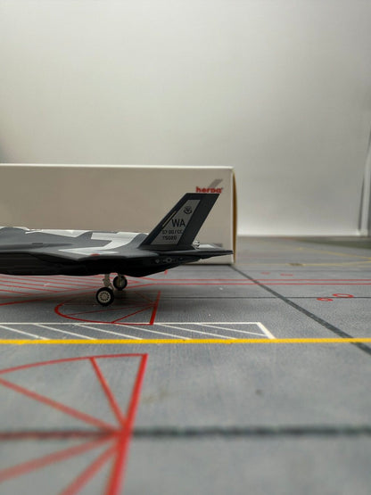 1/200 United States Air Force F-35A 11-5020 572941 - image 7