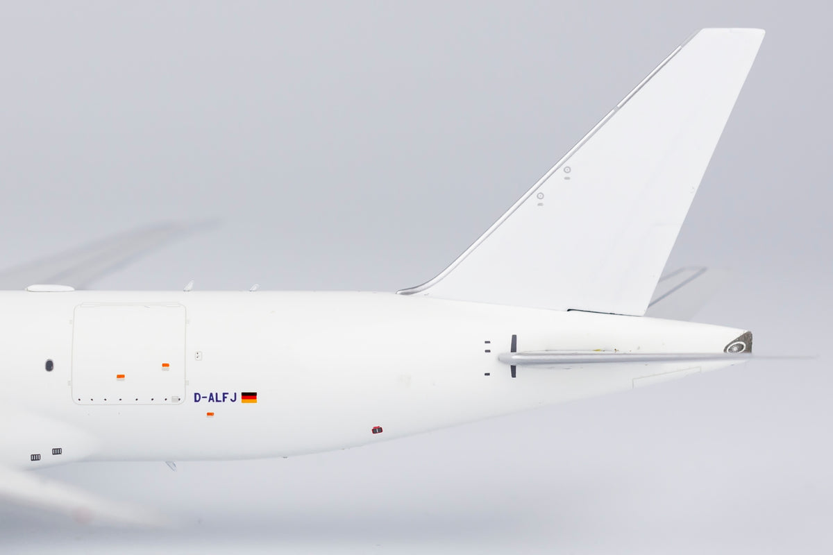 1/400 Lufthansa Cargo Boeing 777 D-ALFJ "Freighter" NG72013